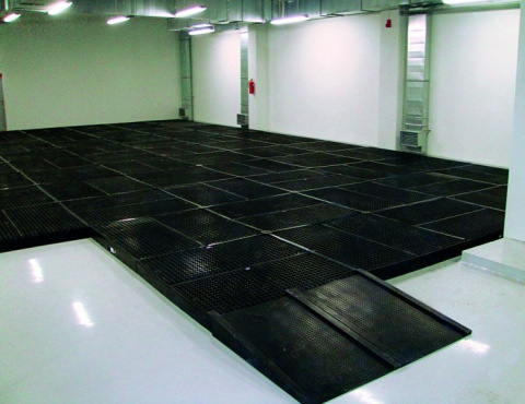 PALETA WANNA WYCHWYTOWA POLIETYLENOWA PLATFORMA ROBOCZALOW 4 beczki czarny