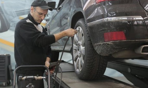 Kiedy pracownik musi stosować odzież roboczą ?