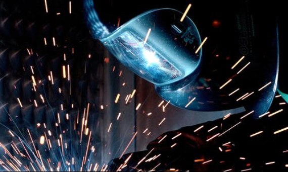 Odzież robocza dla spawacza - co jest niezbędne do bezpiecznej pracy?