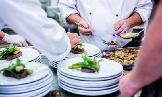 Odzież robocza do kuchni. Jaką odzież dla kucharza kupić?