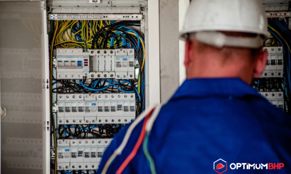 Rękawice robocze, które pomogą nam uniknąć porażenia prądem – internetowy sklep Optimum BHP z ofertą na elektroizolacyjne elementy stroju do pracy!