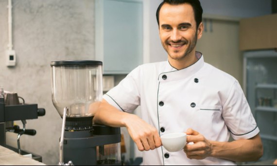Sklep BHP dla sektora gastronomicznego – jak zaopatrzyć kuchnię i restaurację w odzież i akcesoria ochronne?